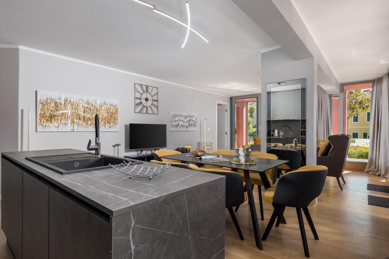 Luxury City Center Apartment -50M To The Sea Опатия Екстериор снимка